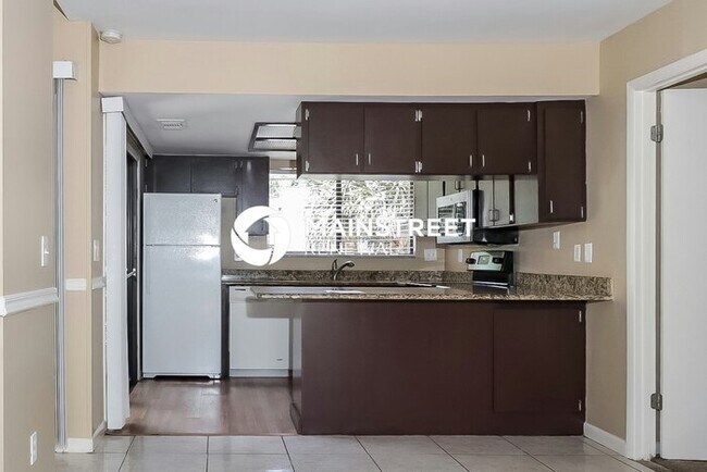Building Photo - 3 Bedroom Pet-Friendly Home in Fort Pierce...