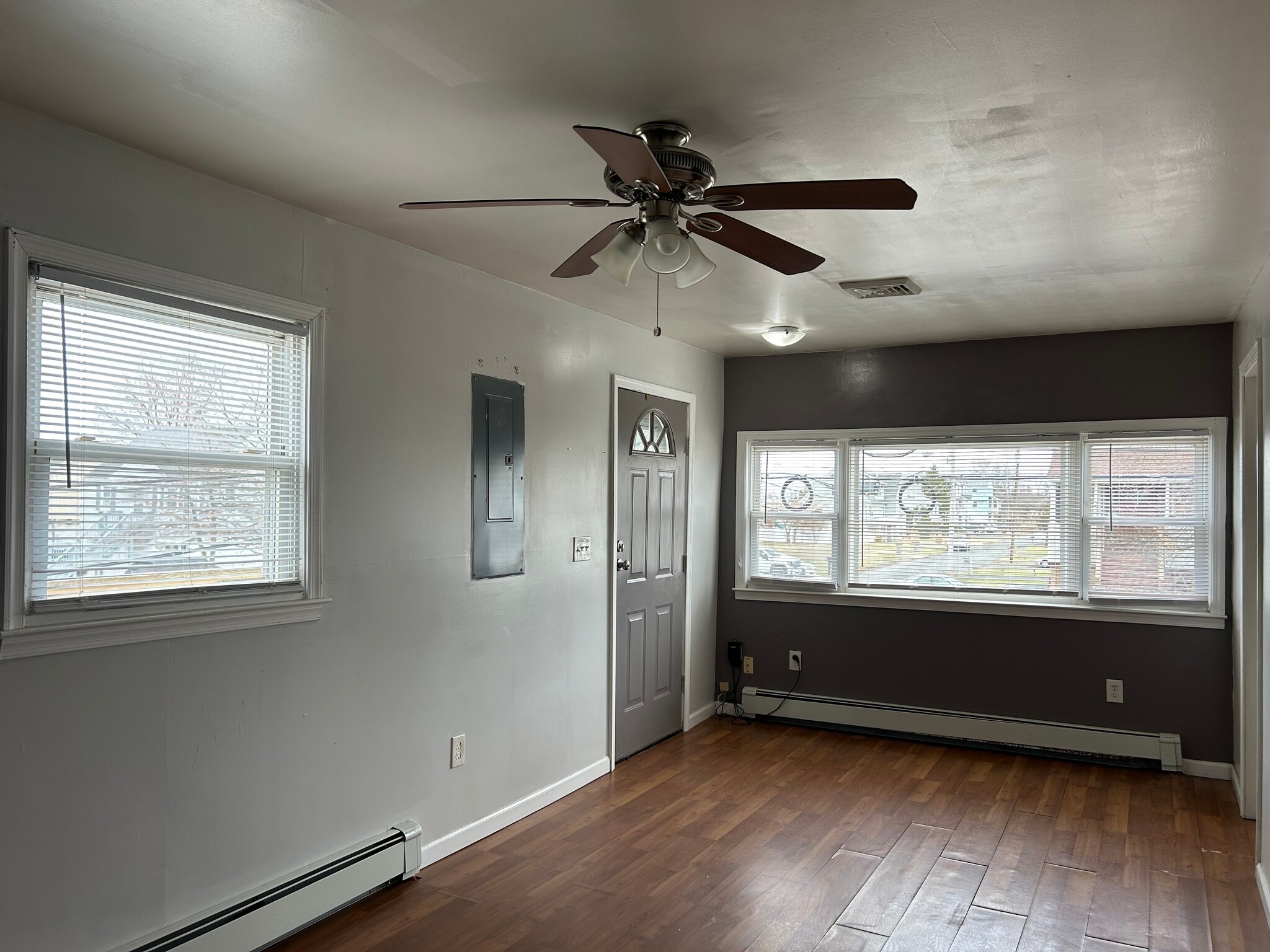 Building Photo - 702 Edmunds Ave