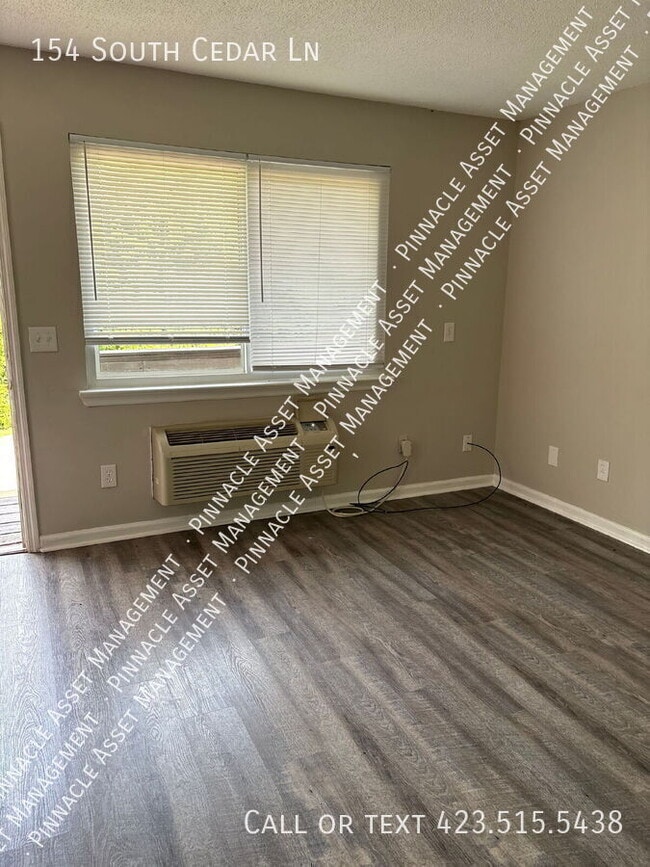 Building Photo - 154 S Cedar Ln