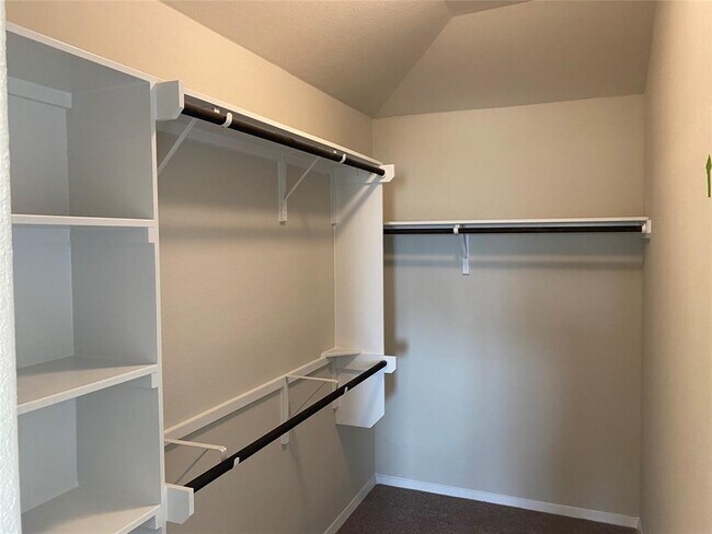 Building Photo - 106 Crooked Trail