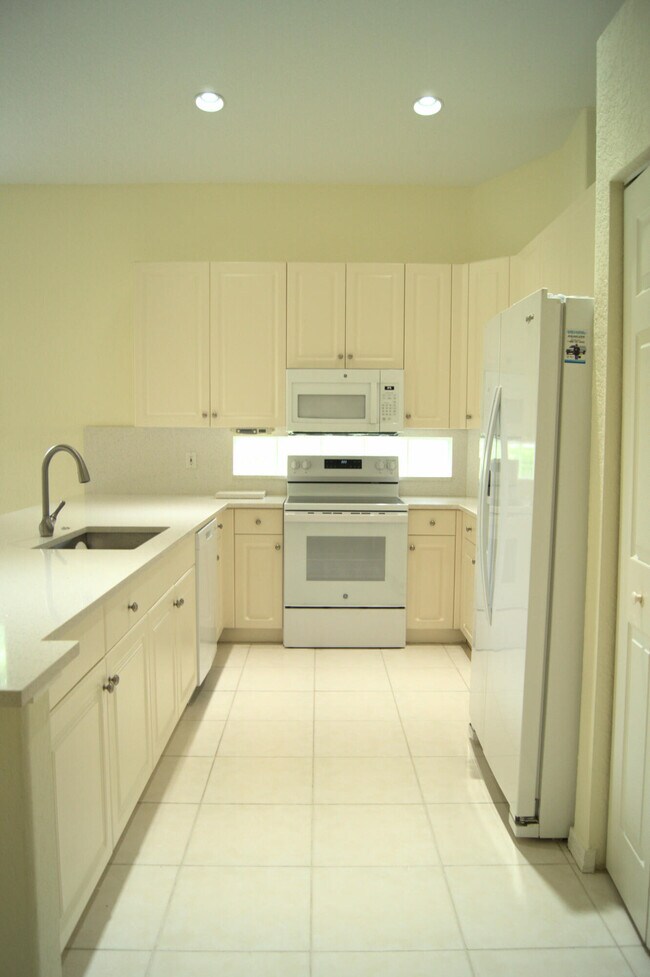 Building Photo - 2531 Coakley Pt
