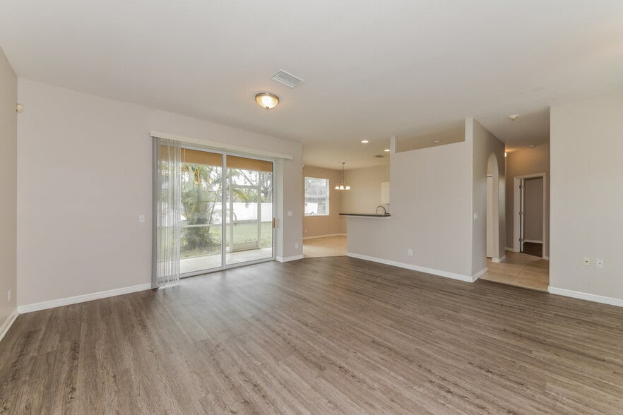 Building Photo - 3564 Brownwood Terrace