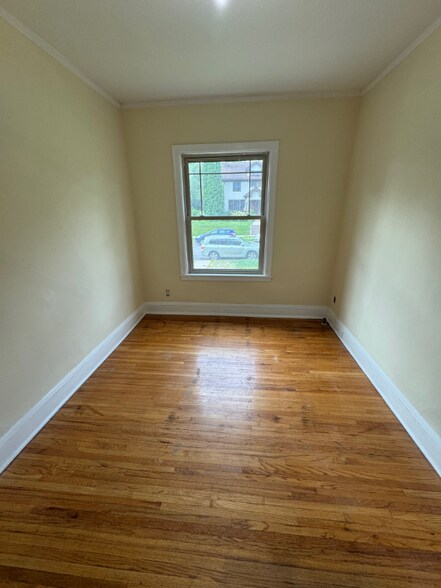 Building Photo - 145 S Chatsworth St