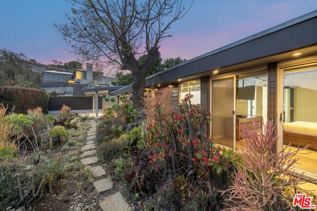 Building Photo - 7275 Mulholland Dr