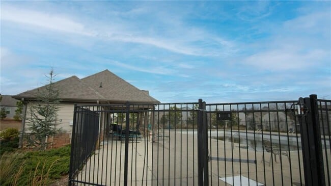 Building Photo - 813 Blue Hill Ln