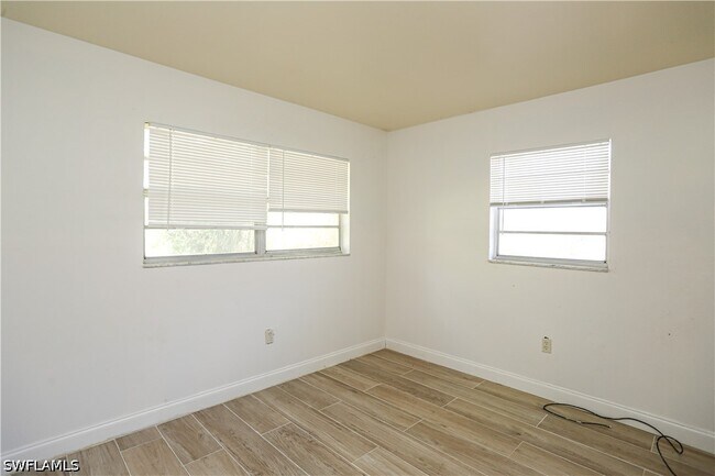 Building Photo - 1095 San Remo Ave