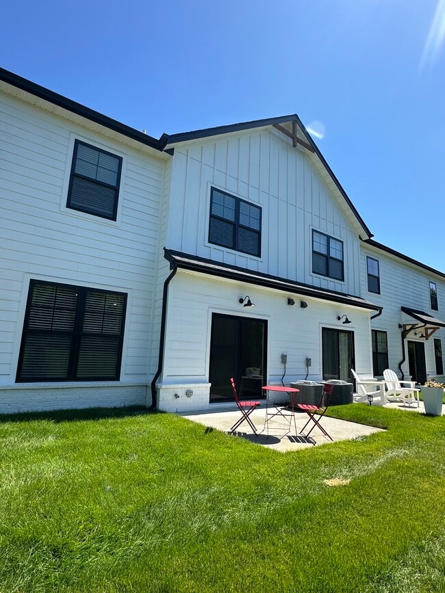 Building Photo - 17458 Ebling Trl