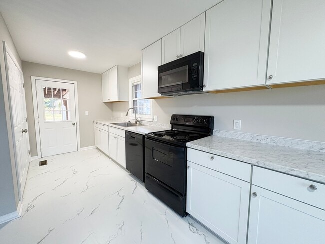 Building Photo - Brick 3 bed 1 bath home