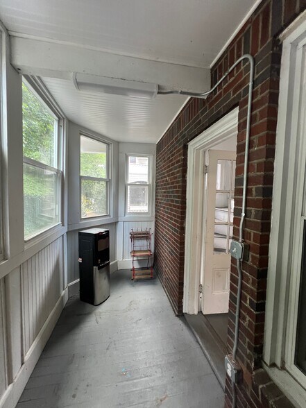 Building Photo - 152 Winchester St