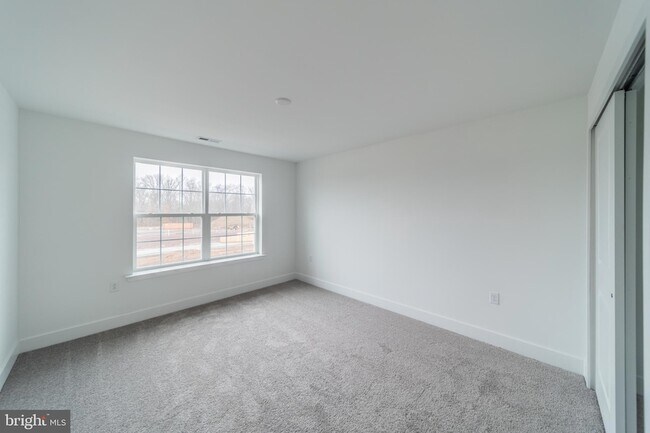 Building Photo - 135 Stoutsburg Blvd