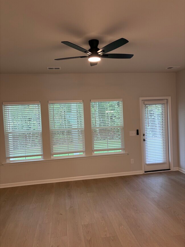 Building Photo - 119 Barefoot Dr