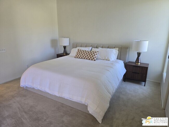 Building Photo - 1249 S La Verne Way