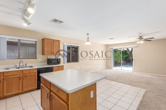 Building Photo - 15535 W Mauna Loa Ln