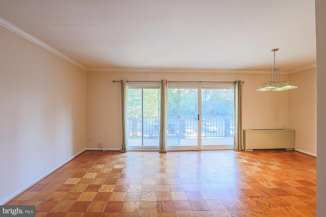 Building Photo - 3535 Chevy Chase Lake Dr