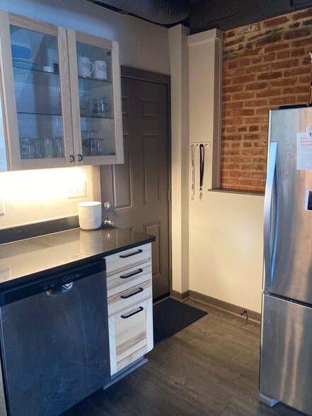 Building Photo - 1602 Latrobe St