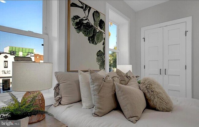 Building Photo - 1137 Owen Pl NE