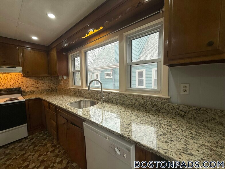 Building Photo - 95 Kidder Ave