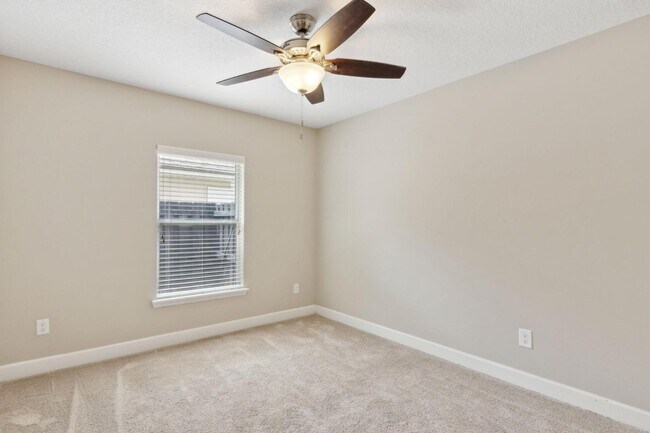 Building Photo - 14617 E Zachary Dr