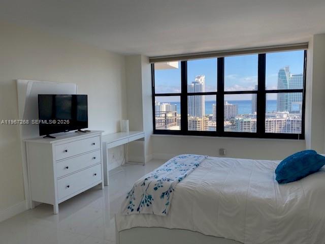 Building Photo - 2500 Parkview Dr