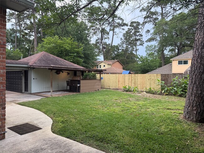 Building Photo - 1931 Pine River Dr