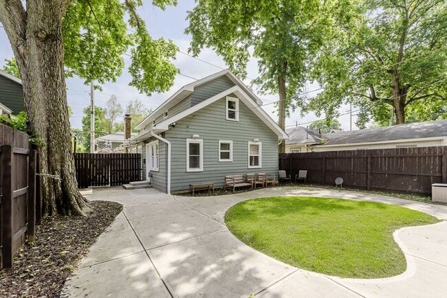Building Photo - Charming, Fully Updated Broad Ripple Gem!