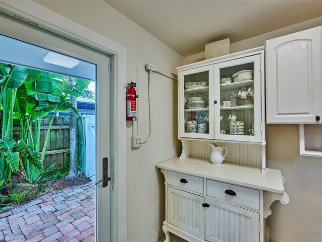 Building Photo - 3220 Oleander Way