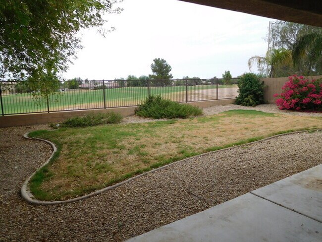 Building Photo - Huge 2700 SFT, Golf-view Community in Villages at Queen Creek!