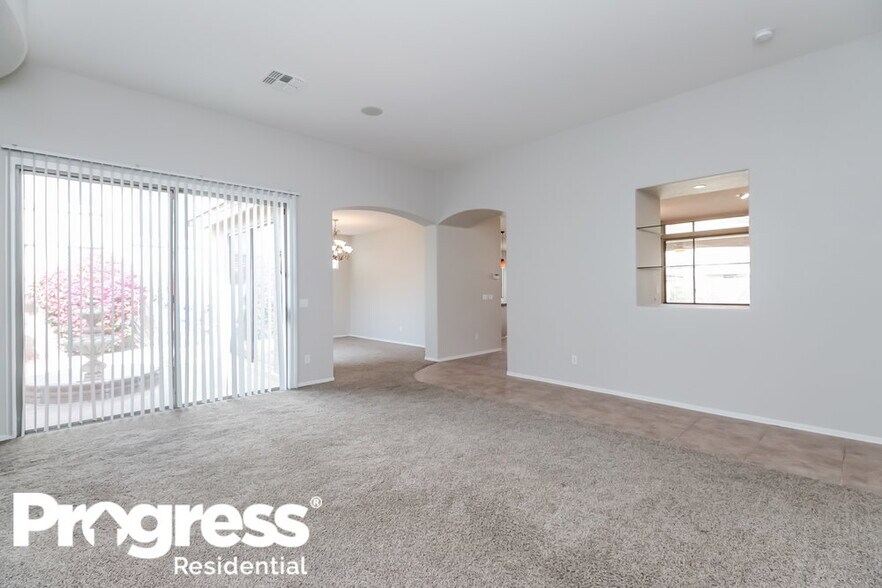 Building Photo - 2221 S Holguin Way
