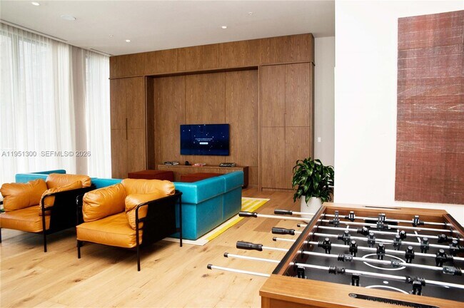 Building Photo - 11 NE 6th St