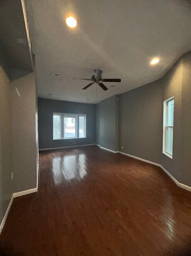 Building Photo - 146 W 66th St