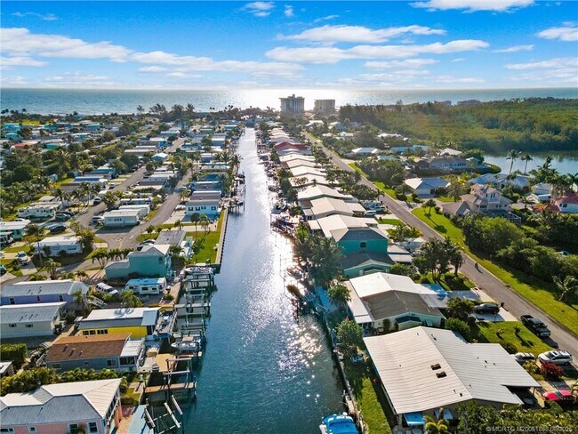 Building Photo - 96 Aqua Ra Dr