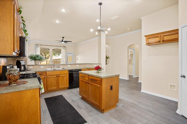 Building Photo - 313 Greenside Ln