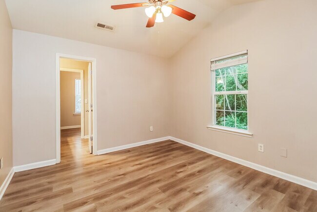 Building Photo - 1024 Valley Ridge Rd