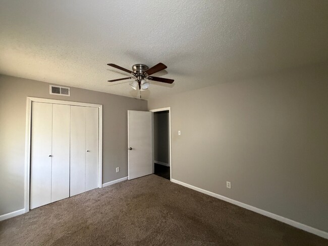 Building Photo - Charming 3BR/2BA Bartlett Area Home | Soaring High Ceilings, Brick Fireplace & Fenced Yard