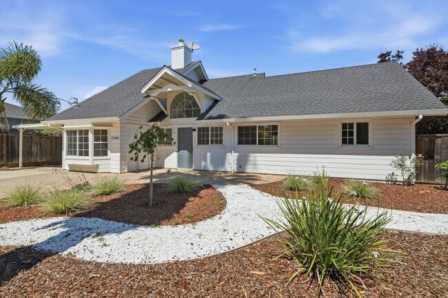 Building Photo - Light-Filled Home on Expansive Lot in Top-Rated School District with Vaulted Ceilings & Entertain...