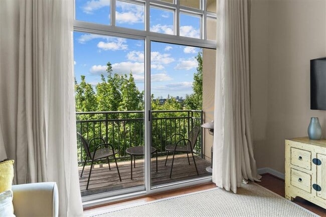 Building Photo - 711 Cosmopolitan Dr NE