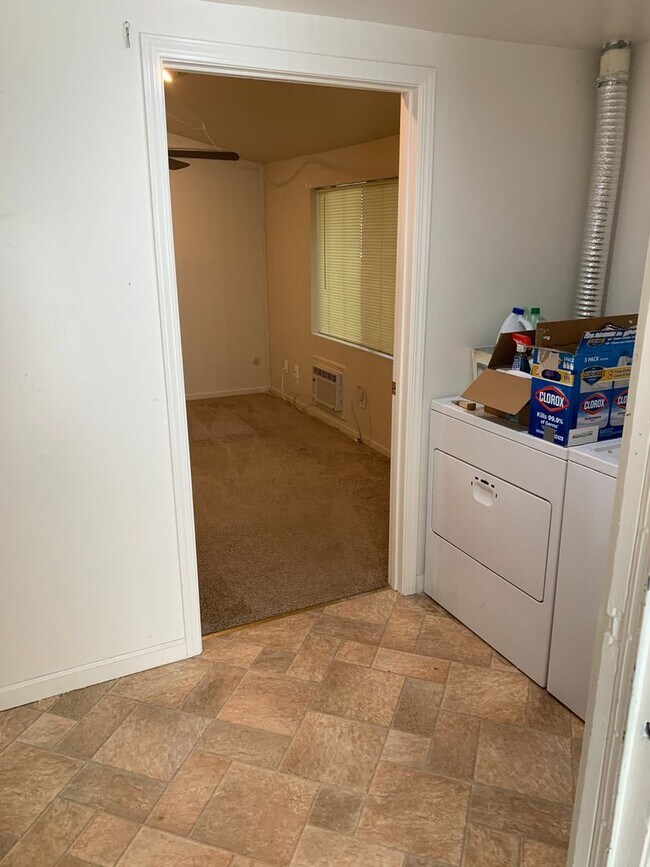 Building Photo - 3 Bedroom Home Near Slide Hill Park-$500 O...