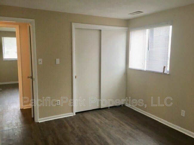 Building Photo - 9403 Shenandoah Dr