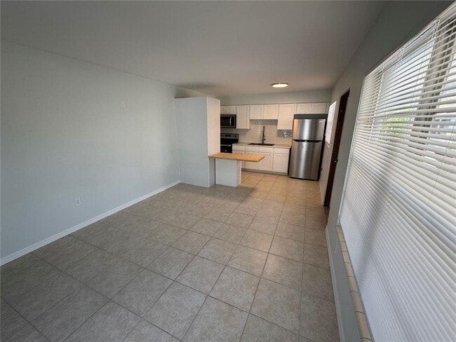 Building Photo - 215 Park Blvd S