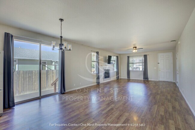 Building Photo - 3 bedroom, 2 bathrooms, 2 car garage