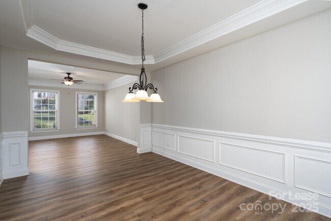 Building Photo - 604 Queenswater Ln
