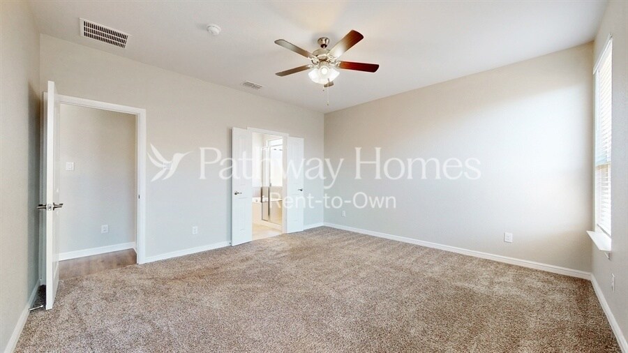 Building Photo - 1000 Meadow Scape Dr