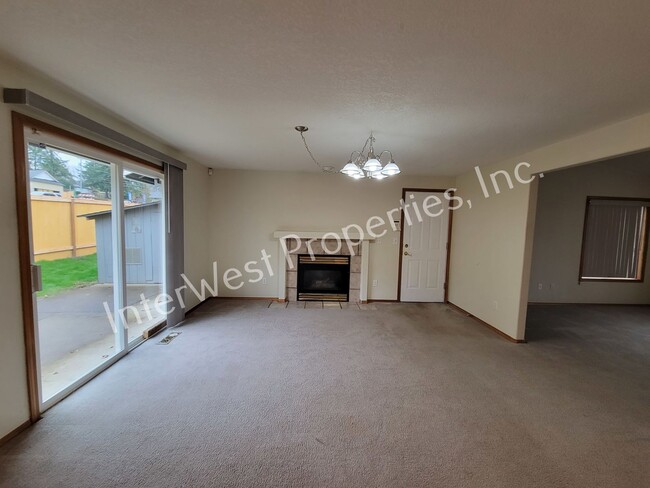Building Photo - Tigard 3 Bd 2ba Ranch Style Home on Flag L...