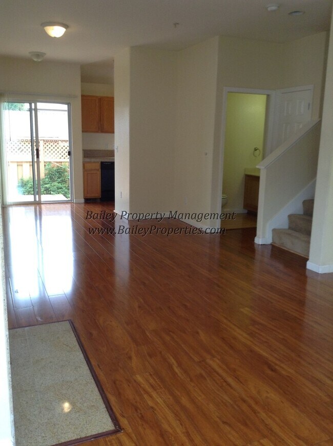 Building Photo - Gorgeous Santa Cruz Home!! 3bed/2.5 bath