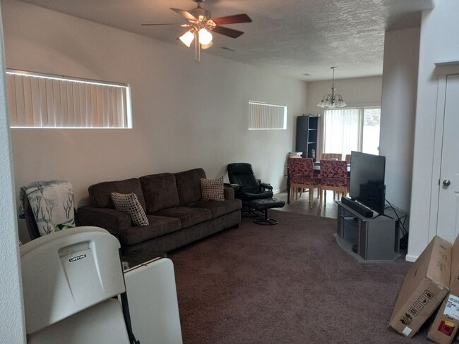 Building Photo - Charming 3-Bedroom Home in Prime Pullman L...