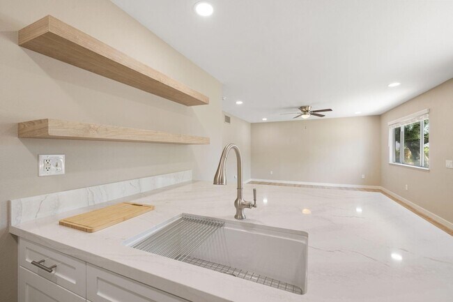 Building Photo - 46869 CA-74