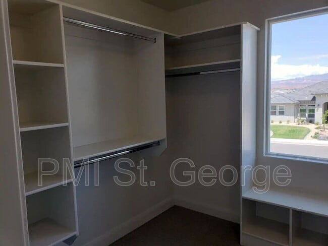 Building Photo - 3226 E 2390 S