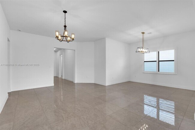 Building Photo - 4538 SW 173rd Ave