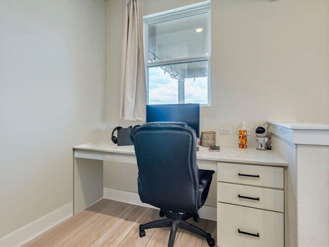 Building Photo - Beautifully upgraded 3 bedroom located on a cul-de-sac - Don't miss out!