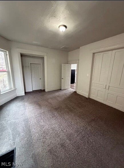 Building Photo - 731 Putnam Ave